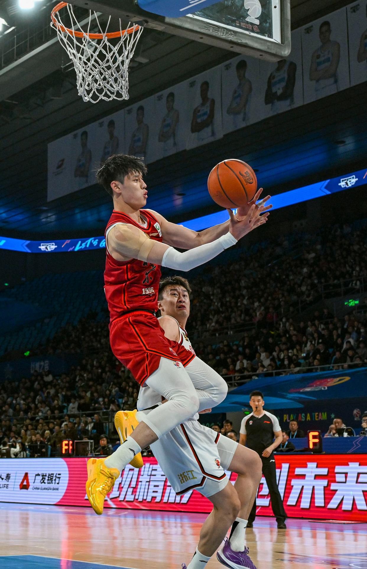 英雄联盟-包含今晚CBA常规赛传出新动向，上海申花主帅复盘，管理层表态——压力陡增，医务组通报恢复的词条