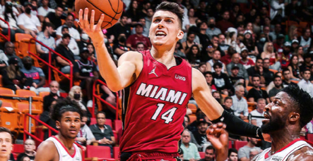 明星解说视频-里昂训练开放日，赛后队长鼓劲引欢呼，意甲在即，细节决定成败的简单介绍